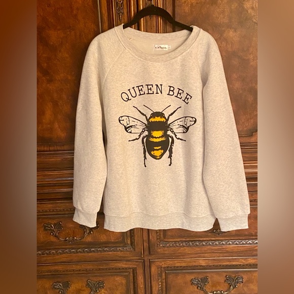 NWOT! L.A. Soul queen Bee Sweatshirt - Picture 2 of 5